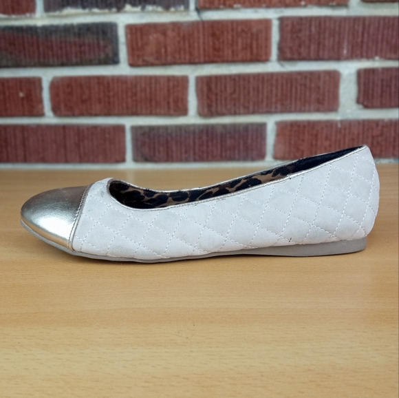 Steve Madden 'Bellaa' Quilted Nubuck Ballet Flats in Blush/Gold Sz. 6 - Picture 4 of 8